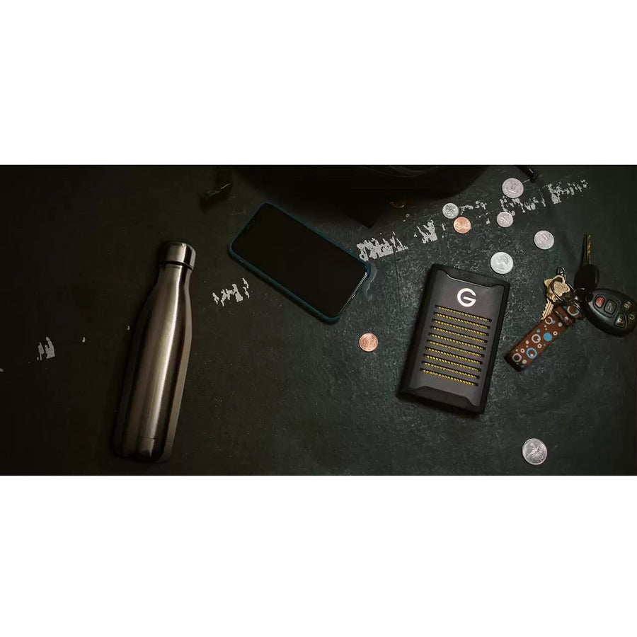 SanDisk Professional G-DRIVE ArmorLock SDPS41A-001T-GBANB Disque SSD portable robuste 1 To - M.2 externe SDPS41A-001T-GBANB