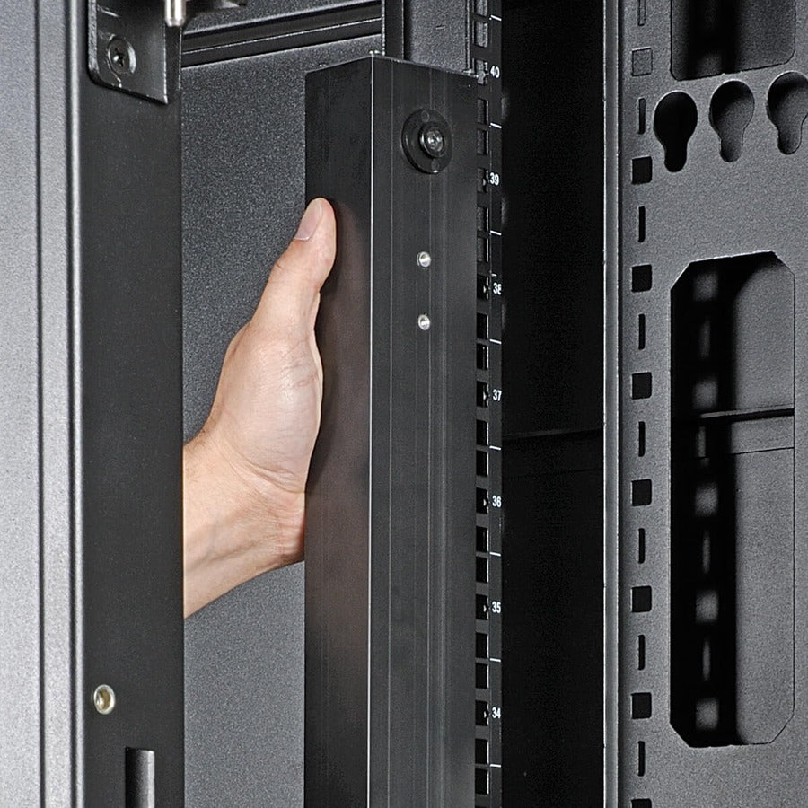 Tripp Lite by Eaton Metered PDUMV30HV2 48-Outlet PDU PDUMV30HV2