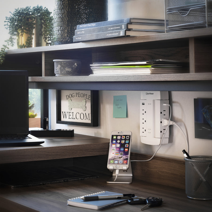 CyberPower Professional Suppresseur/Protecteur de surtension à 6 prises CSP600WSURC5