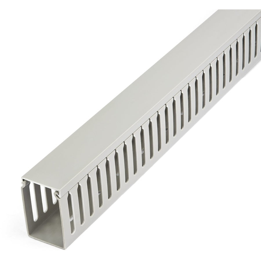 StarTech.com Chemin de câbles avec couvercle 2" (50 mm) l x 3" (75 mm) H, 6,5 pieds (2 m) de longueur, fentes 3/8" (8 mm), conduit de câblage mural, homologué UL CBMWD5075