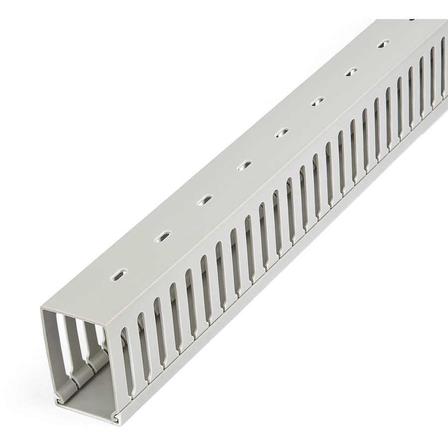 StarTech.com Chemin de câbles avec couvercle 2" (50 mm) l x 3" (75 mm) H, 6,5 pieds (2 m) de longueur, fentes 3/8" (8 mm), conduit de câblage mural, homologué UL CBMWD5075