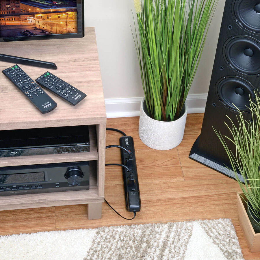 Tripp Lite Protégez-le ! Suppresseur de surtension à 7 prises TLP74RB