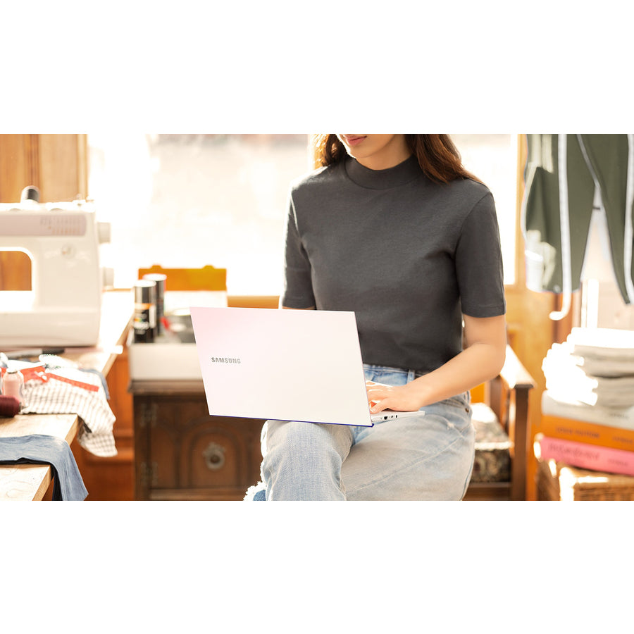 Samsung Galaxy Book Ion NP930XCJ-K01CA 13.3" Notebook - Full HD - 1920 x 1080 - Intel Core i5 10th Gen i5-10210U 1.60 GHz - 8 GB Total RAM - 256 GB SSD - Aura Silver NP930XCJ-K01CA
