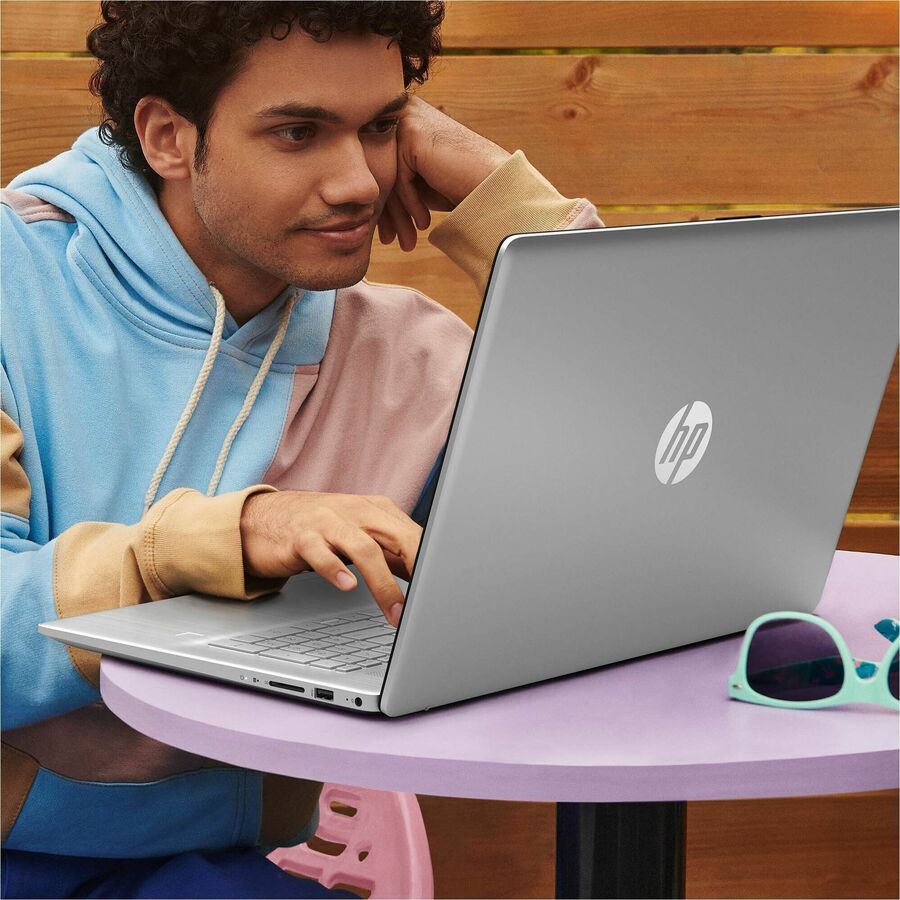 Ordinateur portable HP 17-cn3000ca 17,3" - Full HD - 1920 x 1080 - Intel Pentium N200 Quad-core (4 cœurs) - 8 Go de RAM totale - 512 Go SSD - Argent naturel 7Q024UA#ABL