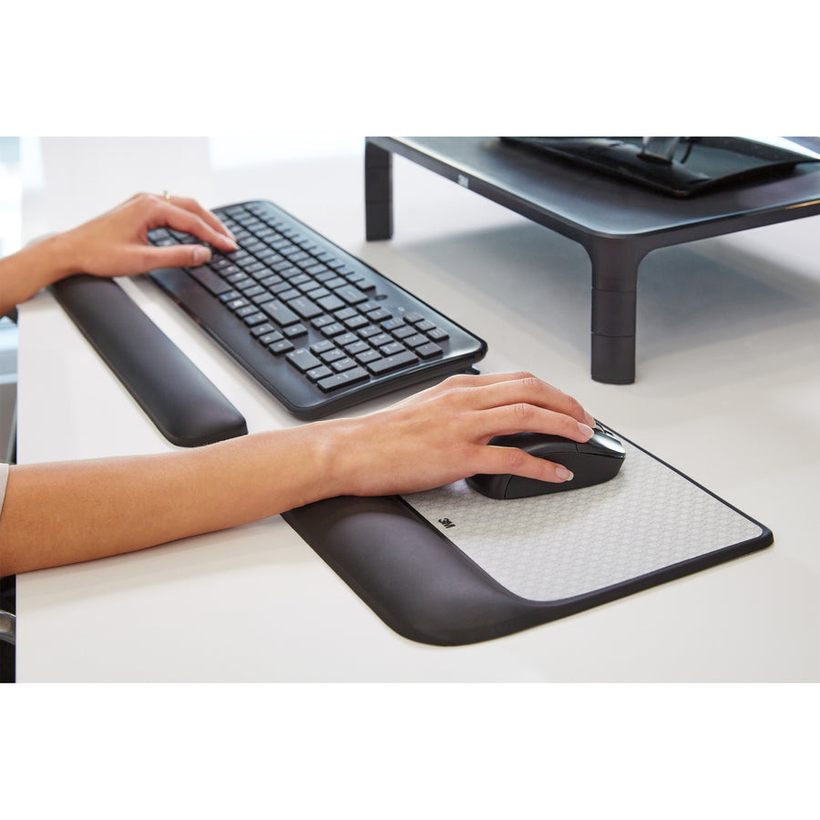 3M Precise Mouse Pad with Gel Wrist Rest MW85B