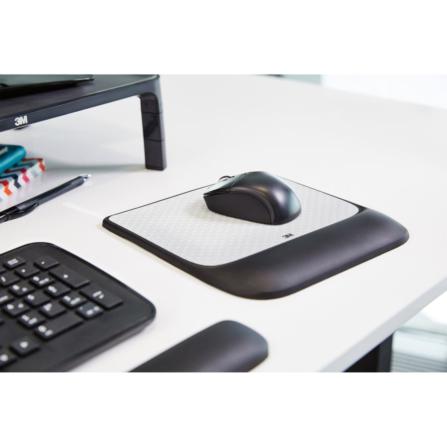 3M Precise Mouse Pad with Gel Wrist Rest MW85B