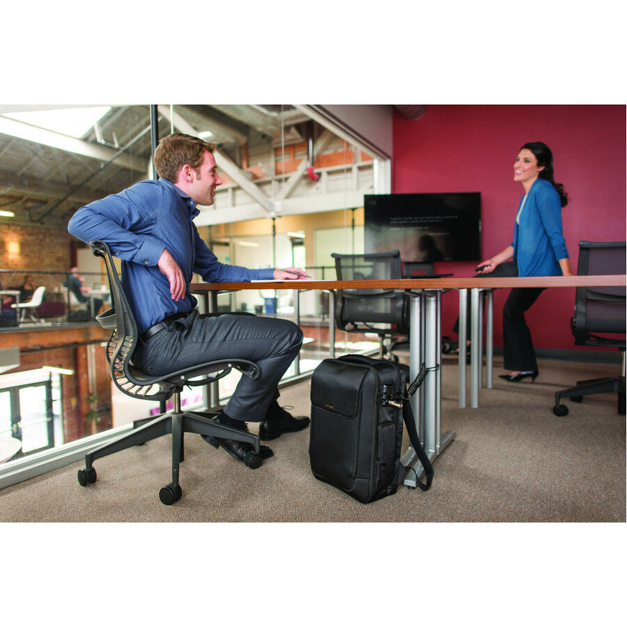 Kensington SecureTrek 98620 Carrying Case (Roller) for 17" Notebook - Black 98620