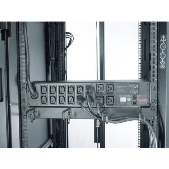 PDU rackable APC by Schneider Electric, avec compteur, 2U, 32 A, 230 V, (12) C13 et (4) C19 AP7822B